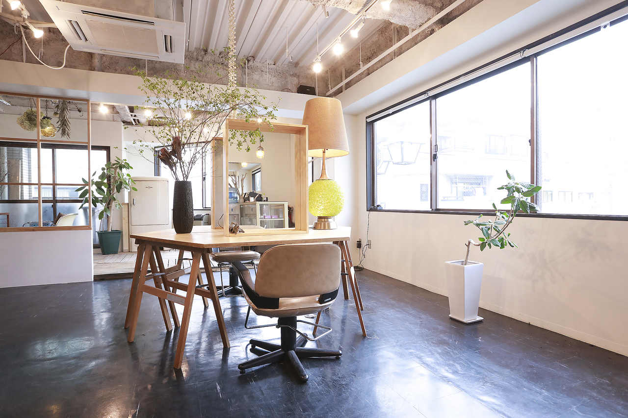 Interior of HIKARU TERADA private hair salon — a quiet, warm-minimal one-on-one studio (Mirror A) in Koenji, Suginami, Tokyo. 3 minutes walk from Koenji Station.